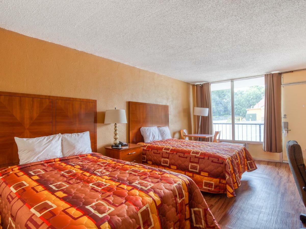 Budgetel Inn & Suites Forest Park Eksteriør bilde