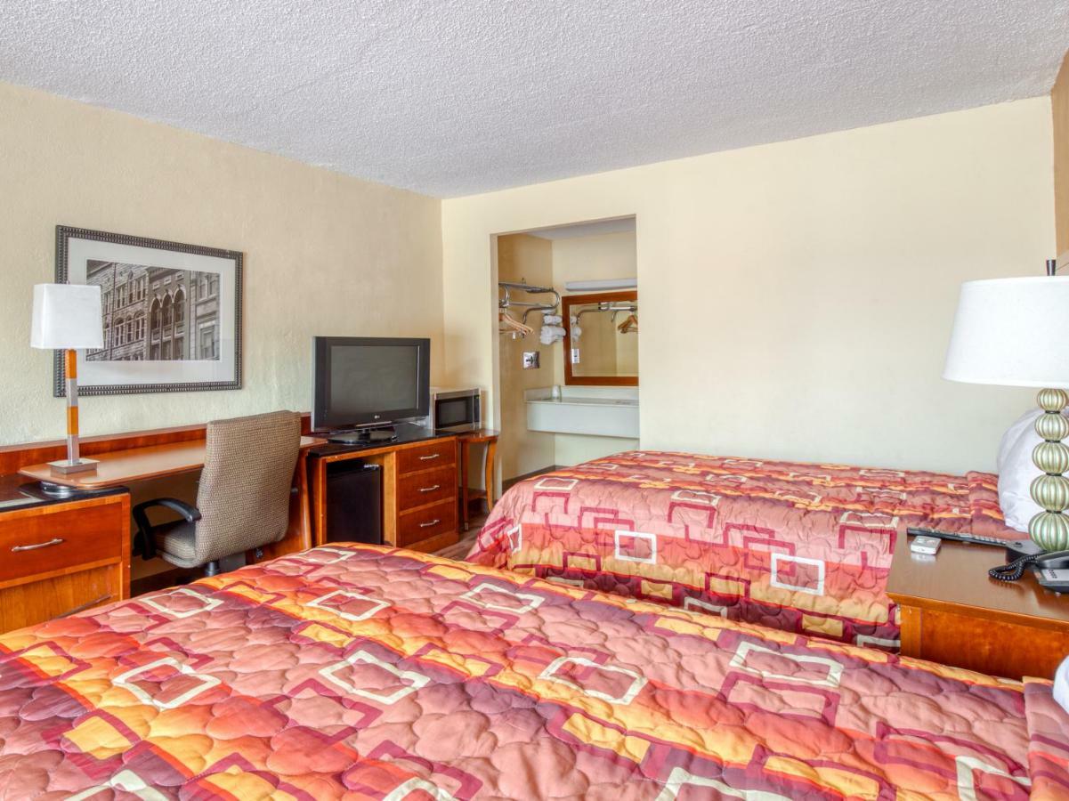 Budgetel Inn & Suites Forest Park Eksteriør bilde