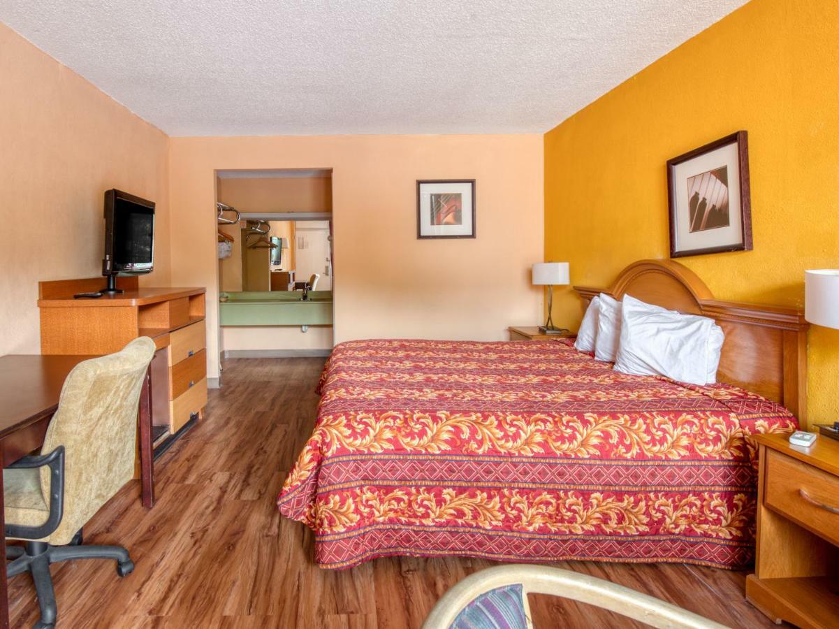 Budgetel Inn & Suites Forest Park Eksteriør bilde